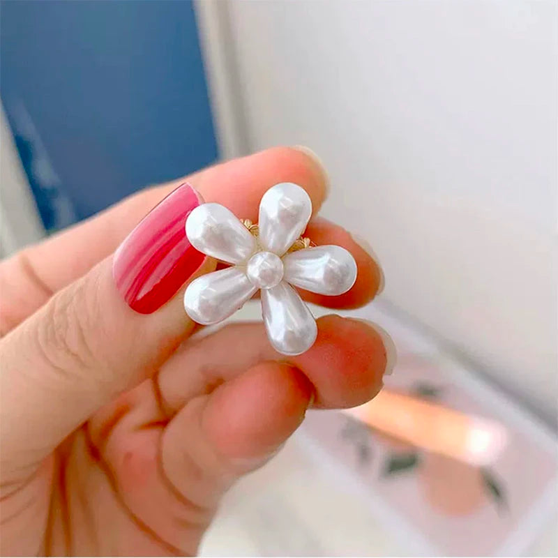 ✨Daisy Pearl Hair Clips✨